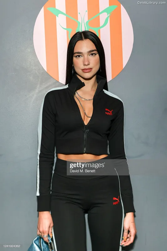 Dua Lipa photo 1 of 7804
