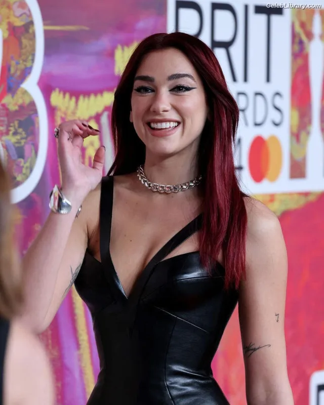 Dua Lipa photo 2 of 7804