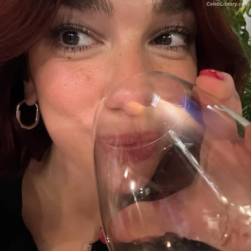 Dua Lipa photo 10 of 7804