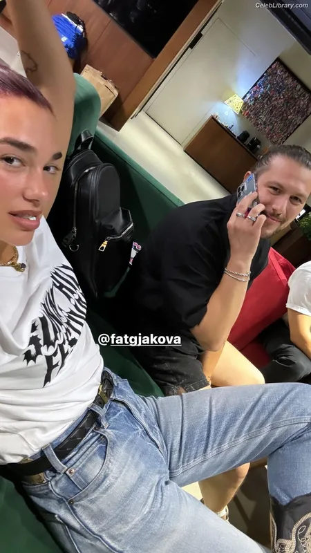 Dua Lipa photo 1 of 7804