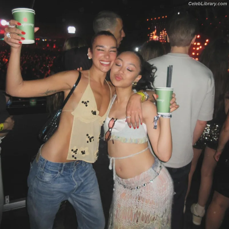 Dua Lipa photo 16 of 7804