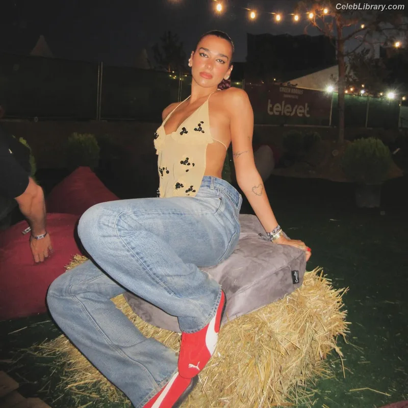Dua Lipa photo 23 of 7804