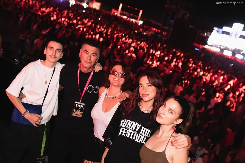 Dua Lipa photo 3 of 7804
