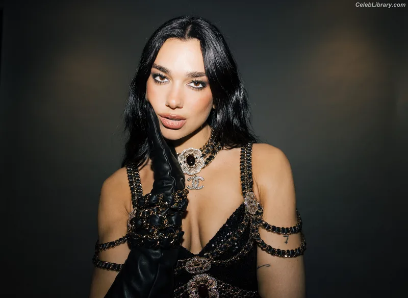 Dua Lipa photo 17 of 7804