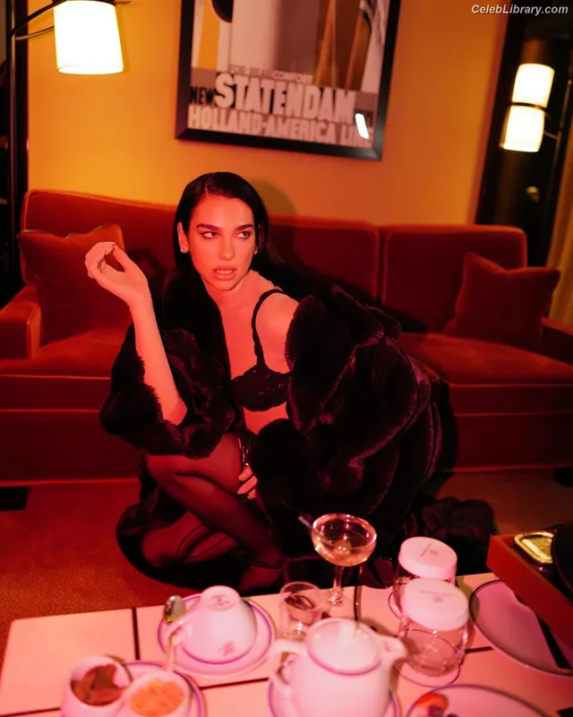 Dua Lipa photo 21 of 7804