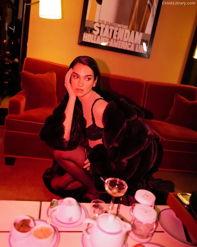 Dua Lipa photo 23 of 7804