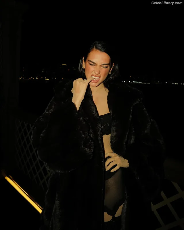 Dua Lipa photo 2 of 7804