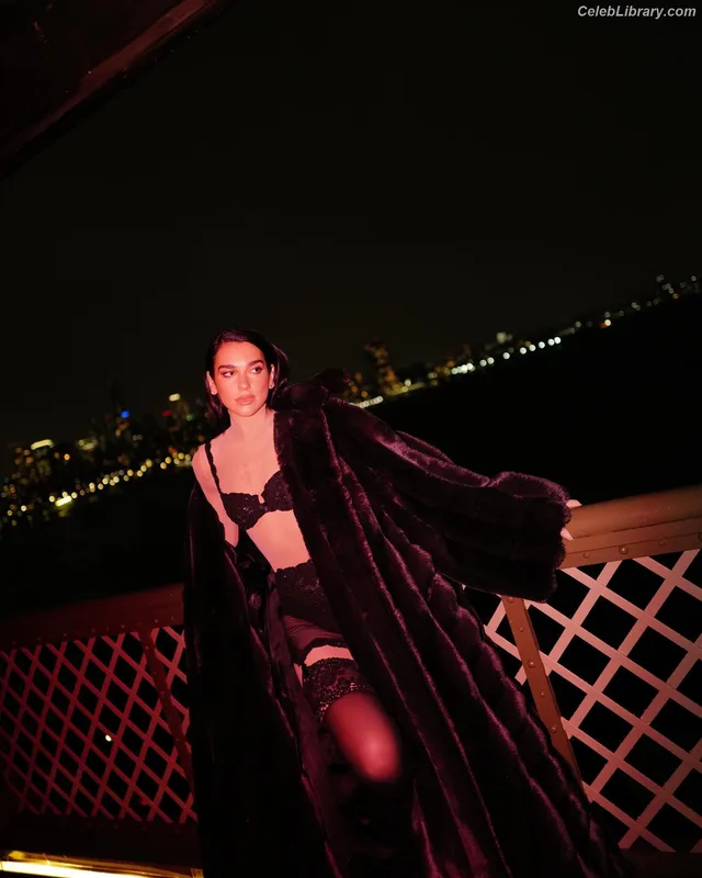 Dua Lipa photo 3 of 7804