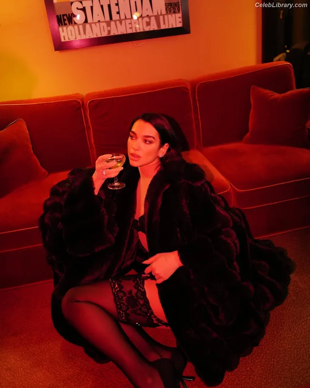 Dua Lipa photo 8 of 7804