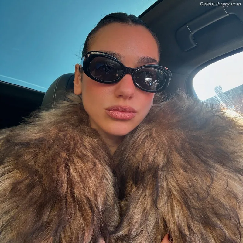 Dua Lipa photo 12 of 7804