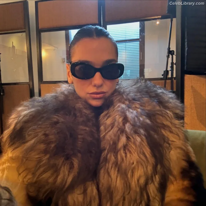 Dua Lipa photo 13 of 7804
