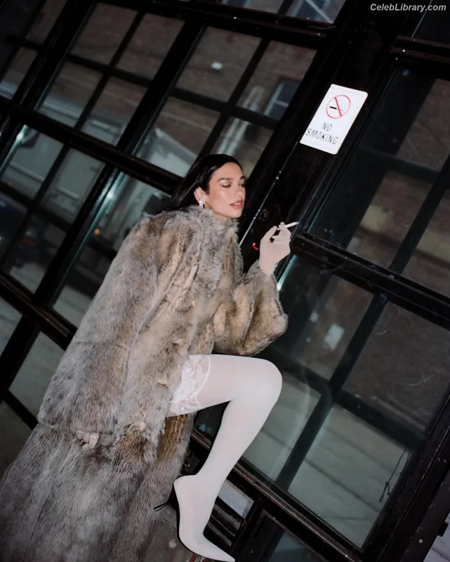 Dua Lipa photo 15 of 7804