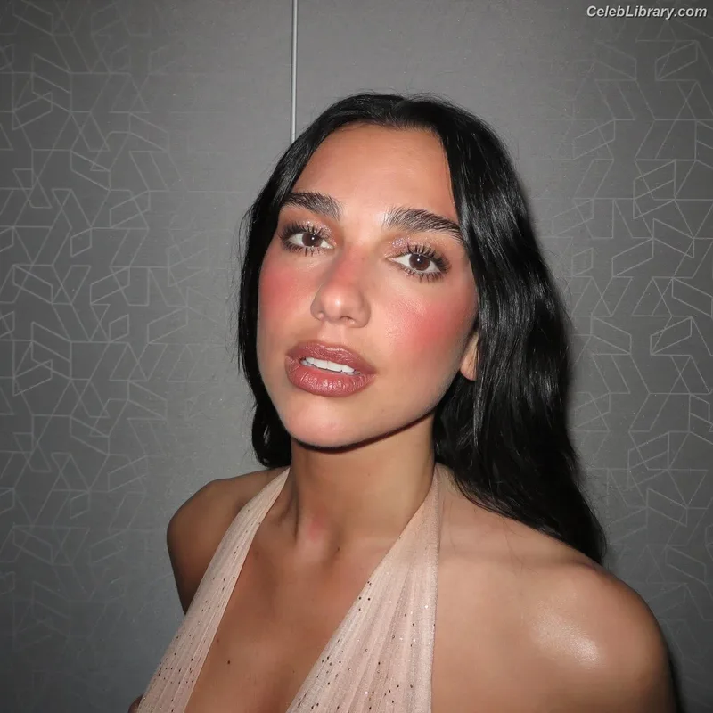 Dua Lipa photo 7 of 7804