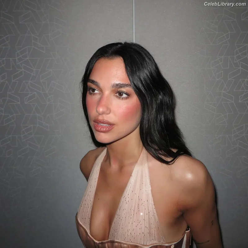 Dua Lipa photo 9 of 7804