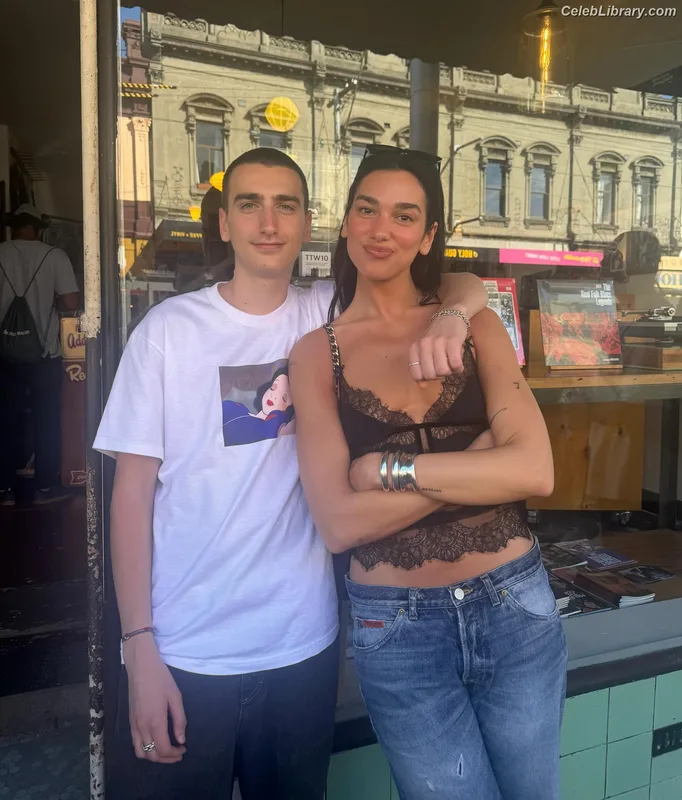 Dua Lipa photo 11 of 7804