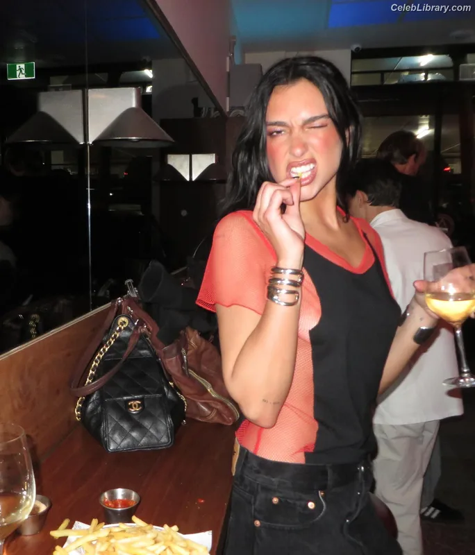 Dua Lipa photo 17 of 7804