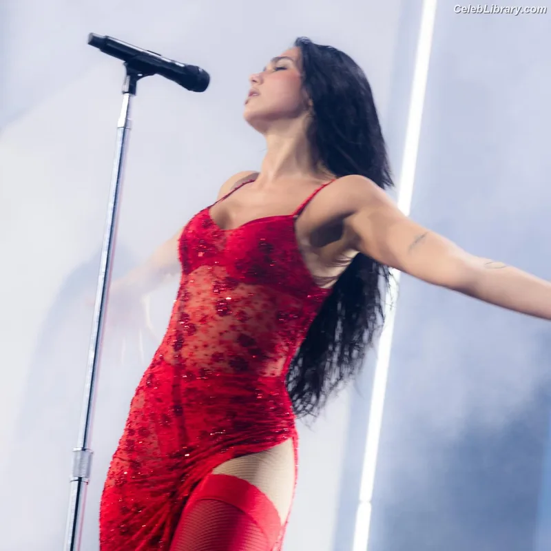 Dua Lipa photo 2 of 7804