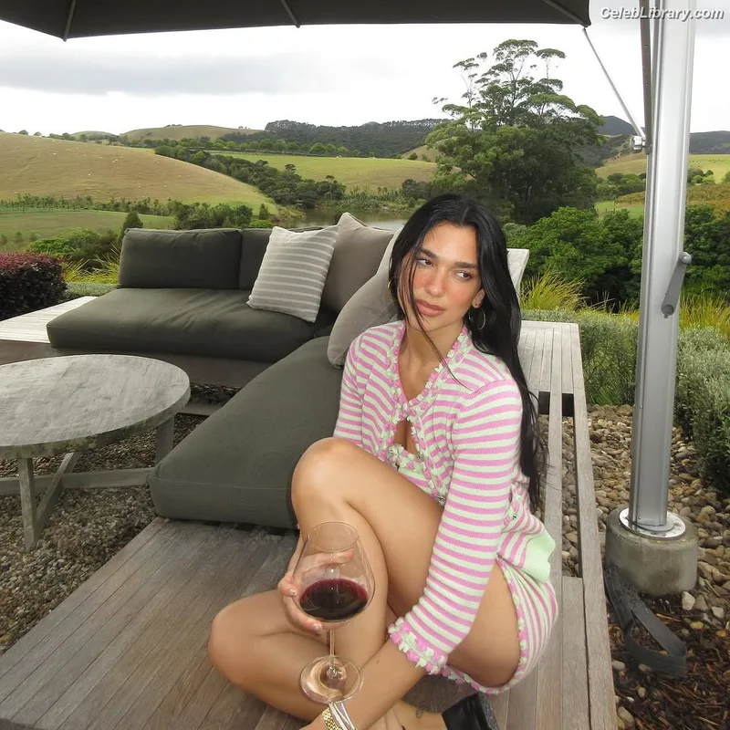Dua Lipa photo 13 of 7804