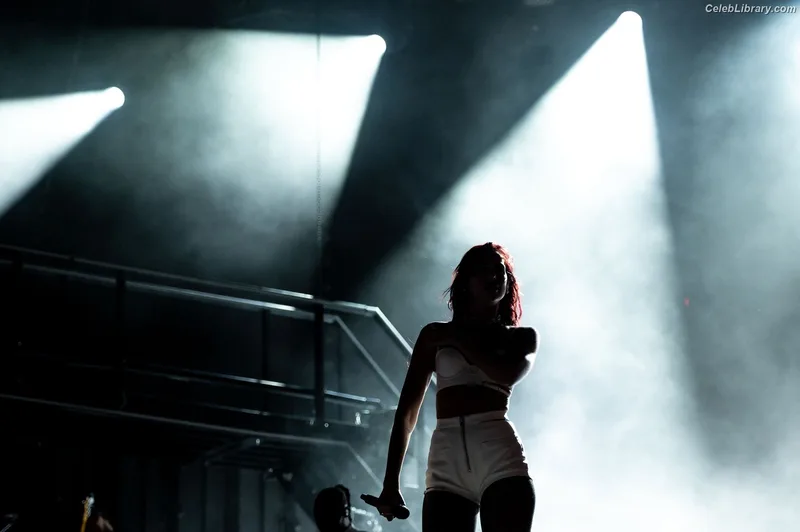 Dua Lipa photo 13 of 7804