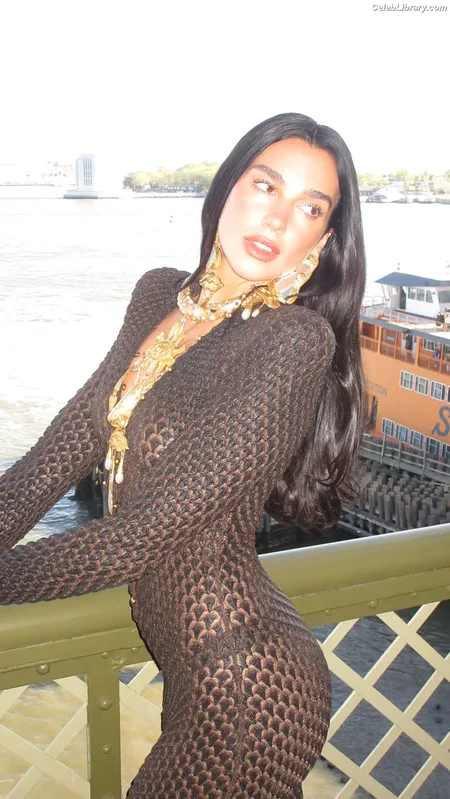 Dua Lipa photo 20 of 7804