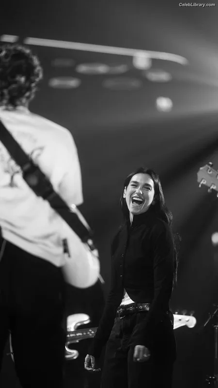 Dua Lipa photo 1 of 7804