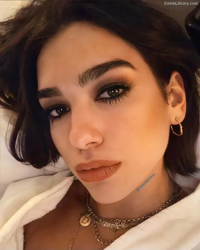 Dua Lipa photo 2 of 7804
