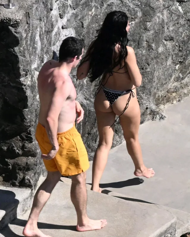 Dua Lipa photo 3 of 7804