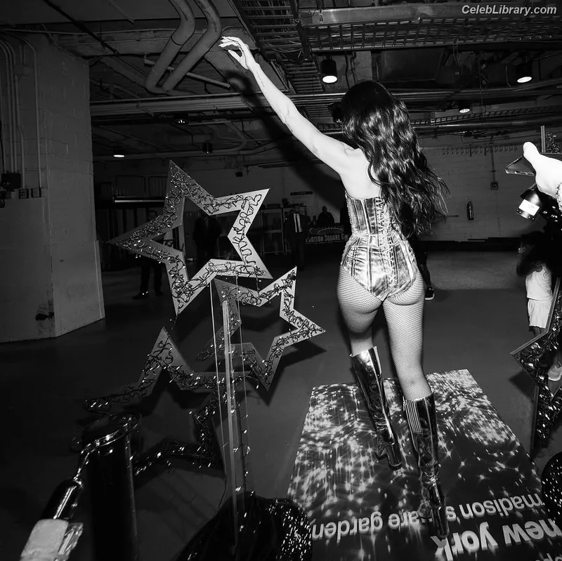 Dua Lipa photo 9 of 7804