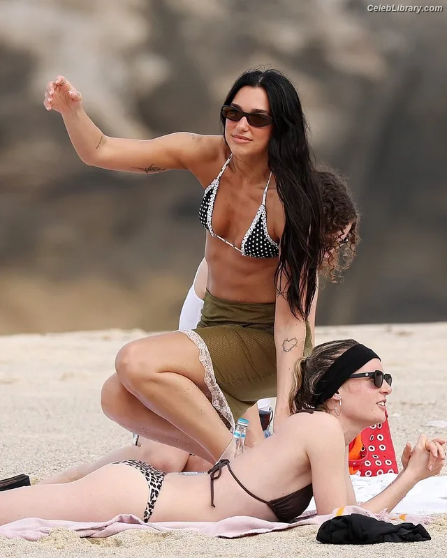 Dua Lipa photo 3 of 7804