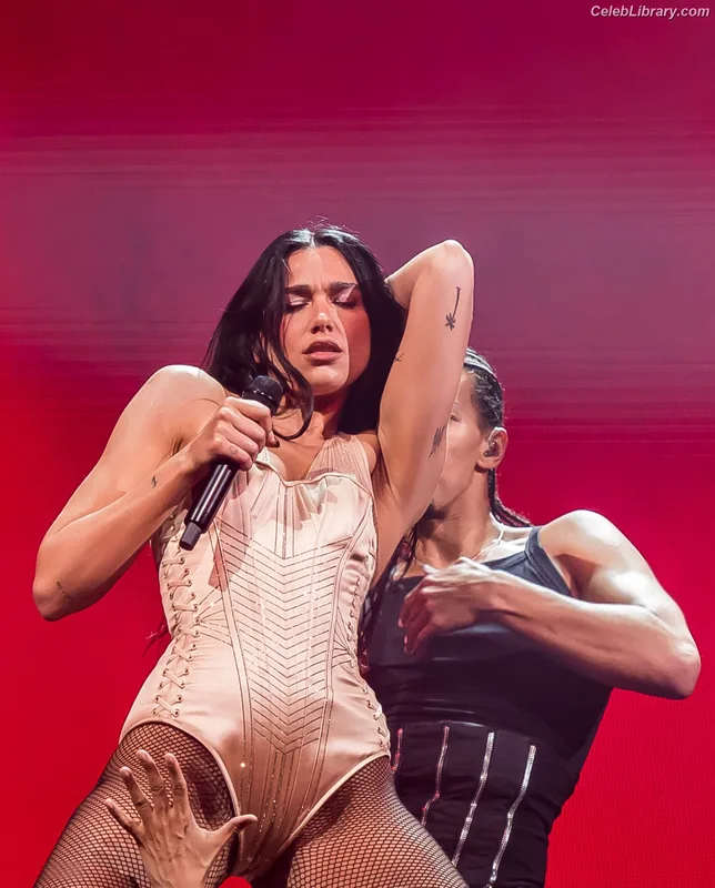 Dua Lipa photo 1 of 7804