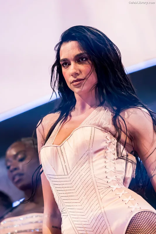 Dua Lipa photo 2 of 7804