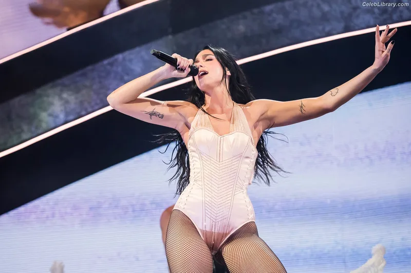 Dua Lipa photo 7 of 7804