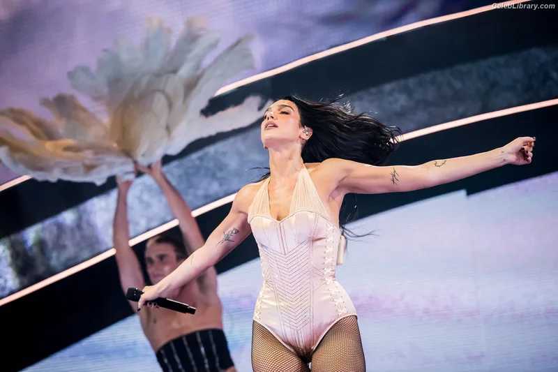Dua Lipa photo 8 of 7804