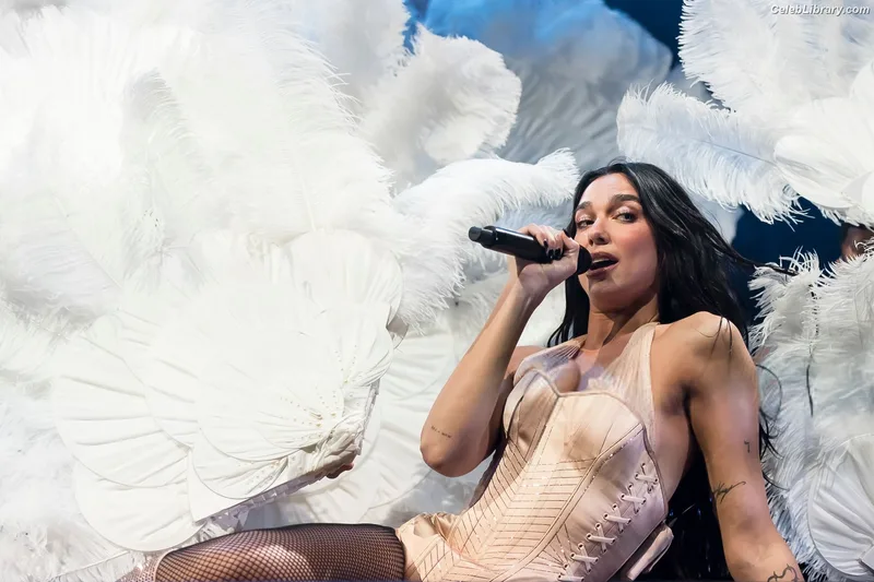 Dua Lipa photo 9 of 7804