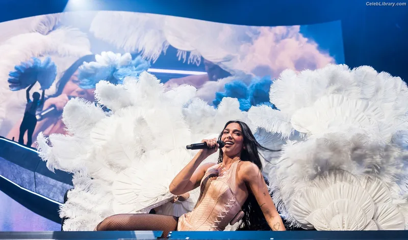 Dua Lipa photo 11 of 7804