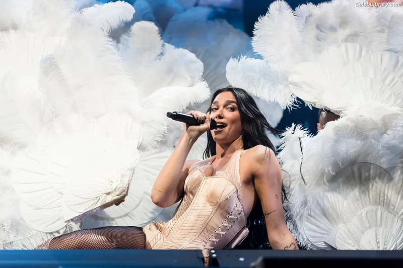 Dua Lipa photo 12 of 7804
