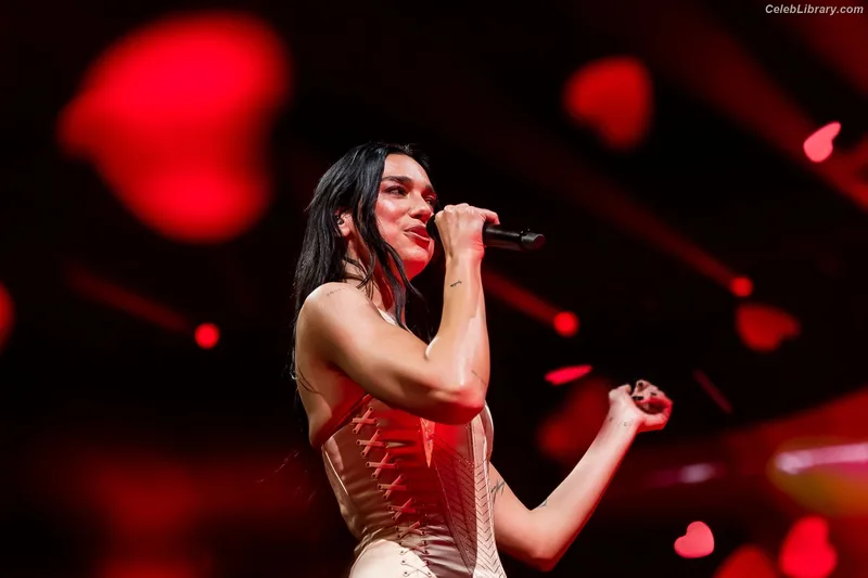 Dua Lipa photo 13 of 7804