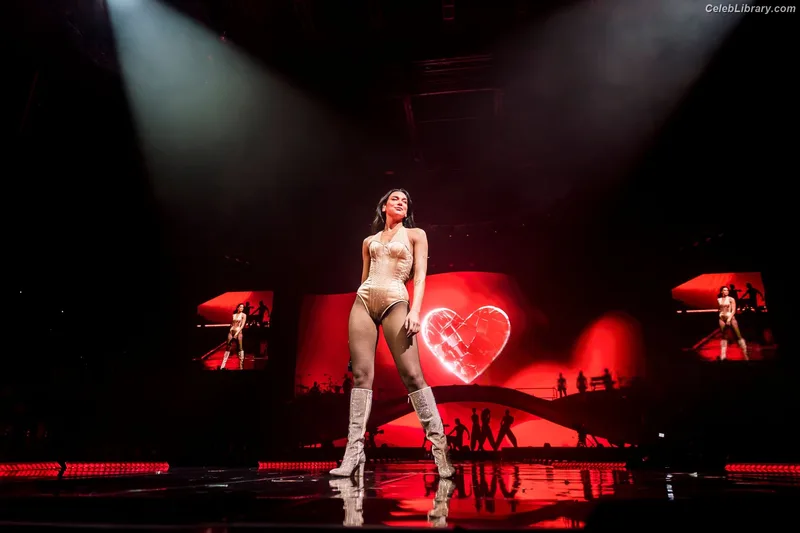 Dua Lipa photo 15 of 7804