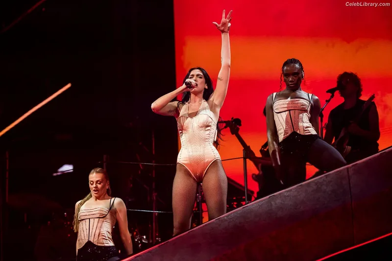 Dua Lipa photo 16 of 7804