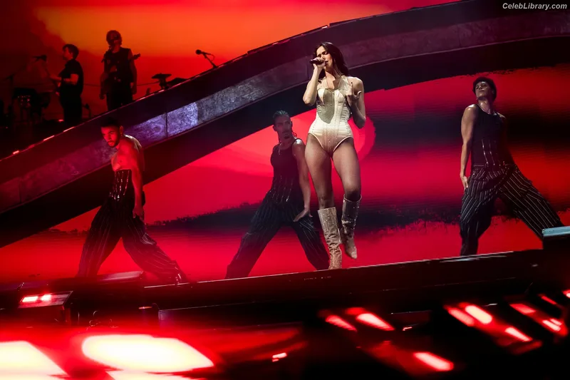 Dua Lipa photo 17 of 7804