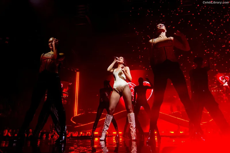 Dua Lipa photo 6 of 7804