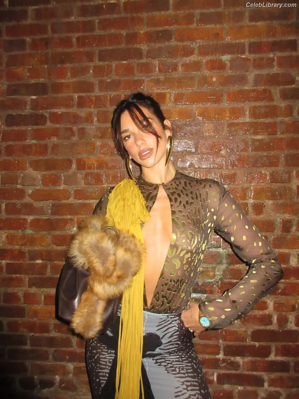 Dua Lipa photo 21 of 7804