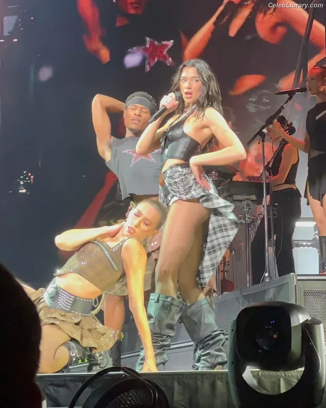Dua Lipa photo 1 of 7804
