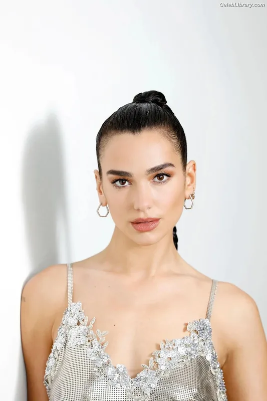 Dua Lipa photo 3 of 7804