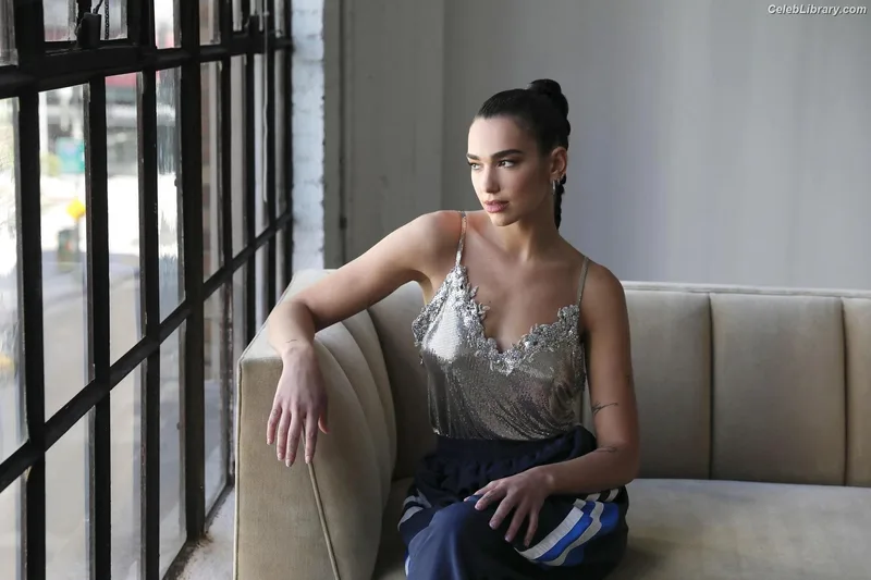 Dua Lipa photo 4 of 7804