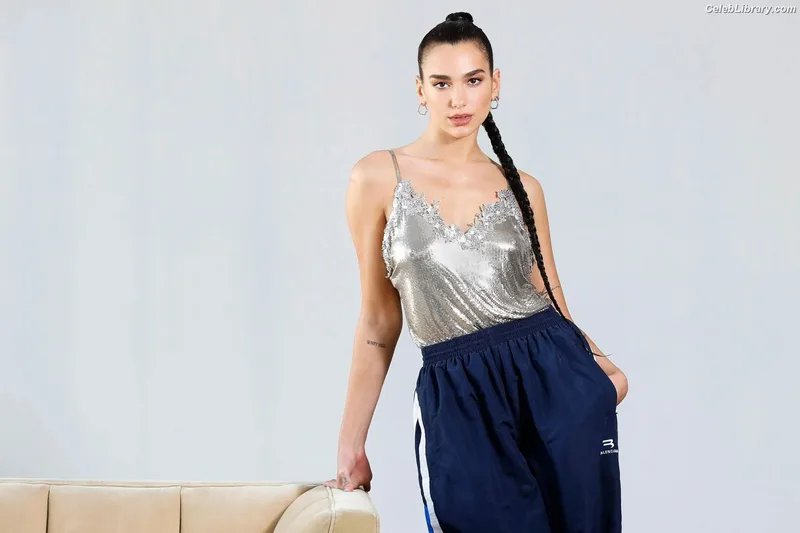 Dua Lipa photo 5 of 7804