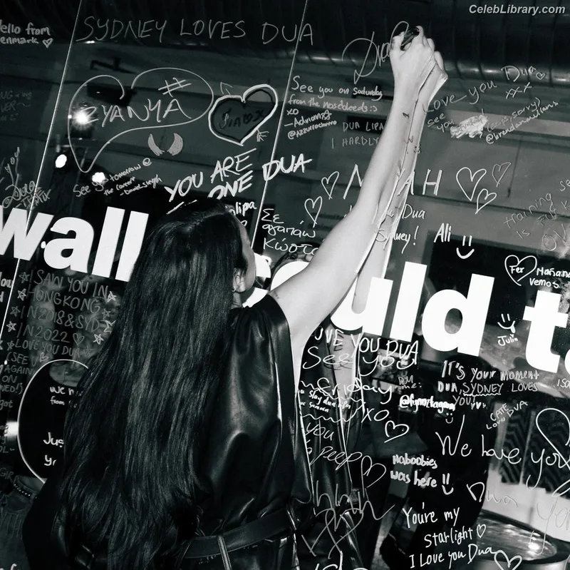 Dua Lipa photo 12 of 7804
