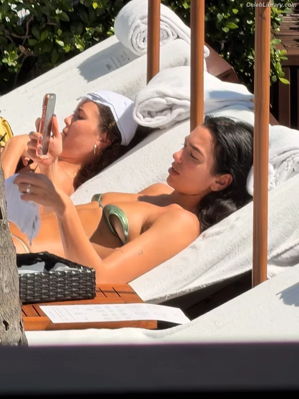 Dua Lipa photo 15 of 7804