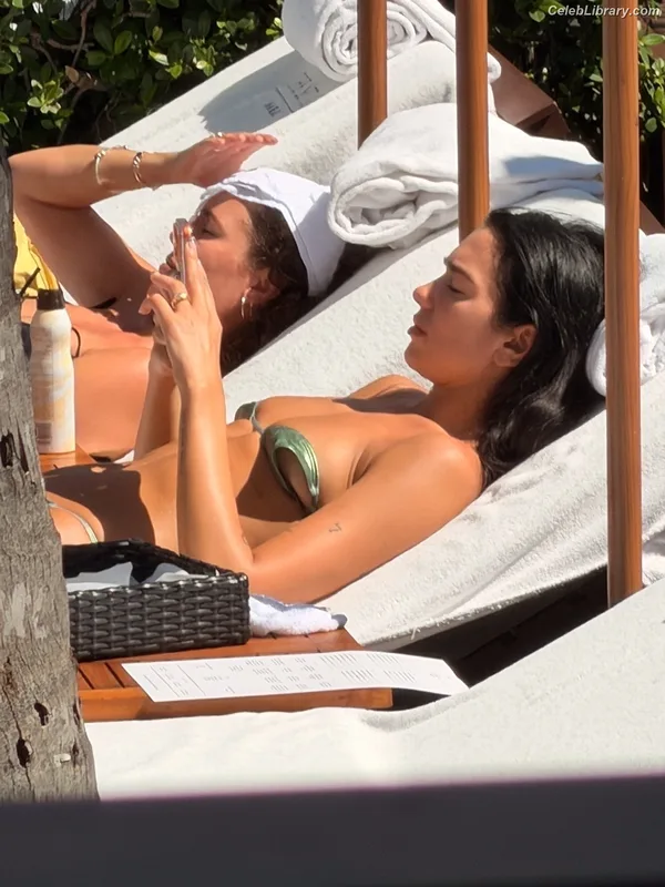 Dua Lipa photo 16 of 7804