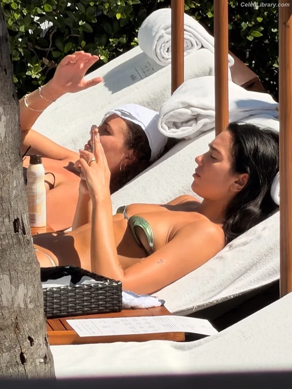 Dua Lipa photo 3 of 7804